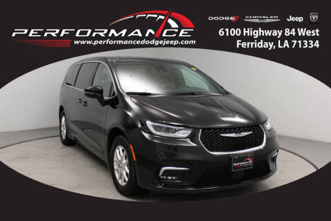 2025 Chrysler Pacifica Select Photo