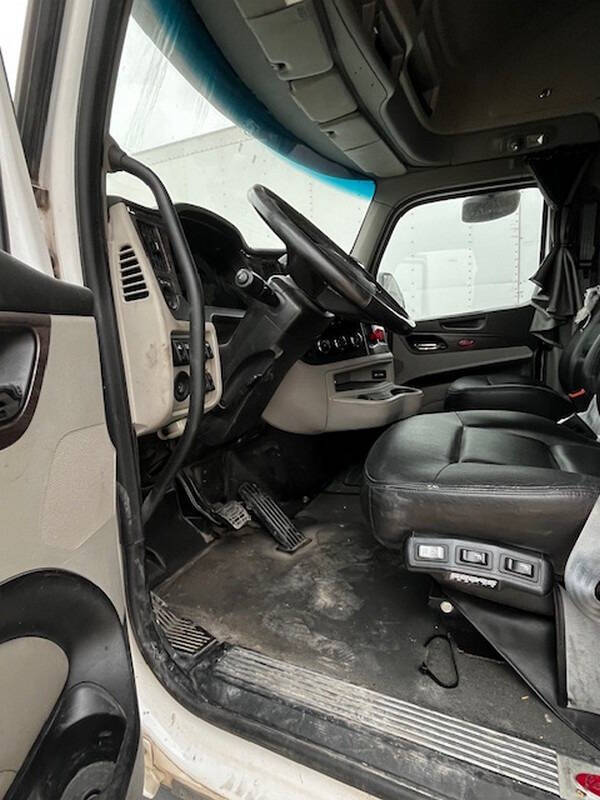 2023 Peterbilt 579