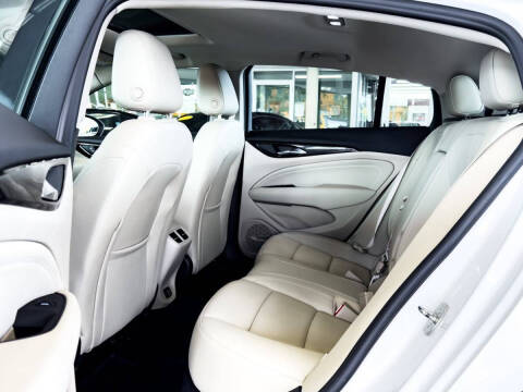 2019 Buick Regal Sportback Essence