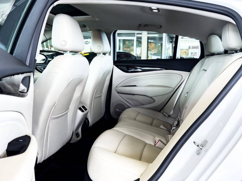 2019 Buick Regal Sportback Essence