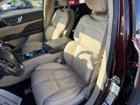 2017 Lincoln Continental Select