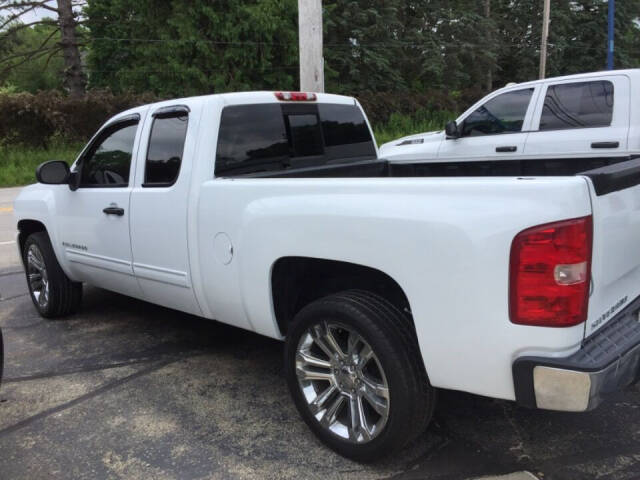 2009 Chevrolet Silverado 1500 for sale at Chuckie Bizzarro's Fleetwing Auto in Erie, PA