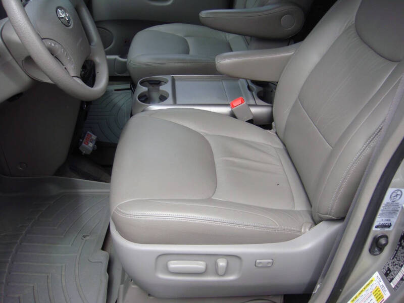 2008 Toyota Sienna LE 7-Passenger