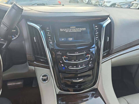 2017 Cadillac Escalade ESV Luxury