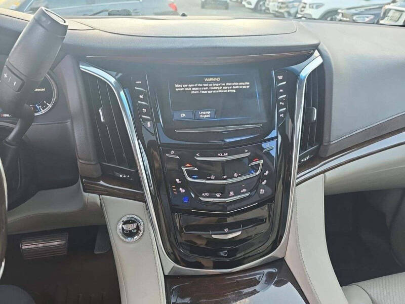 2017 Cadillac Escalade ESV Luxury