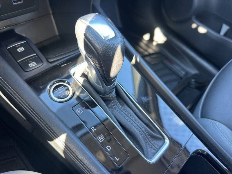 2021 Nissan Kicks SR