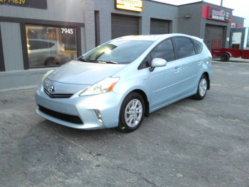 2013 Toyota Prius v Five