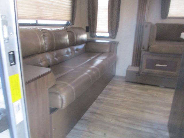 2018 SOLD Forest River Cherokee Grey Wolf limited 23M