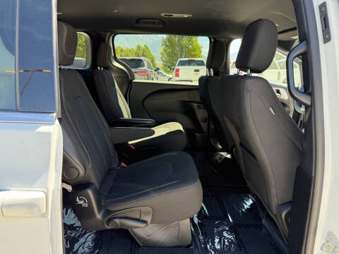 2024 Chrysler Pacifica Touring