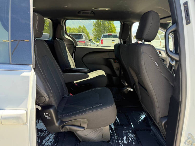 2024 Chrysler Pacifica Touring