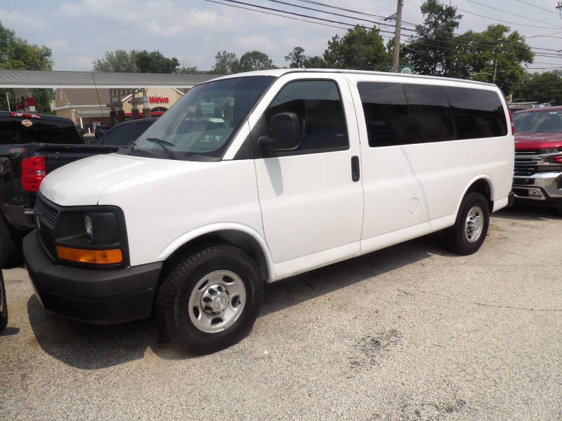 2017 Chevrolet Express Passenger LS's photo