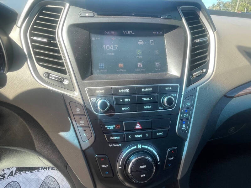 2017 Hyundai Santa Fe SE