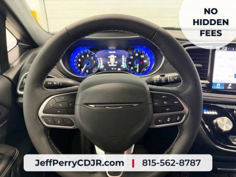 2027 Chrysler Pacifica Select
