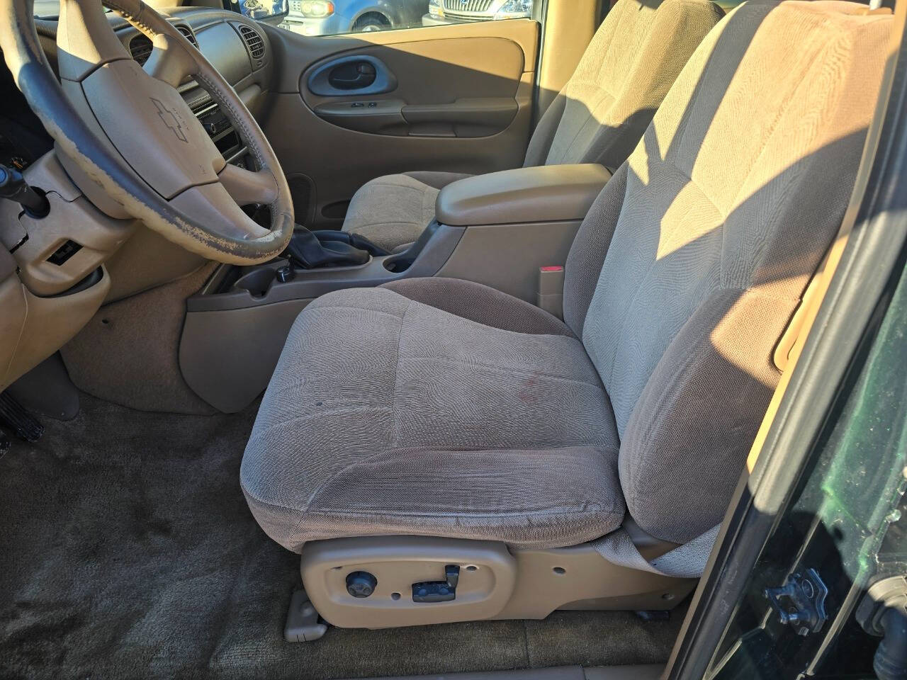 2003 Chevrolet TrailBlazer for sale at QUEENSGATE AUTO SALES in York, PA