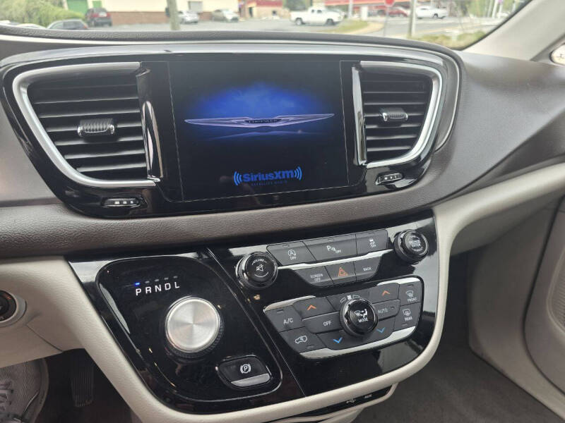2017 Chrysler Pacifica Touring-L Plus