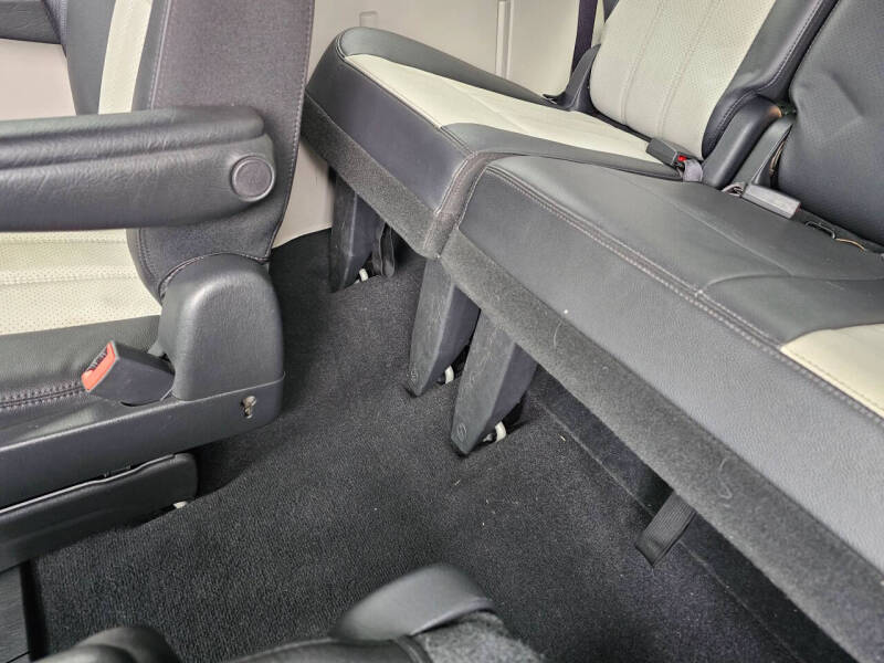 2010 Chrysler Town and Country Touring Plus