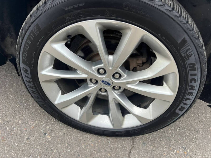 2023 Ford Explorer Hybrid Platinum