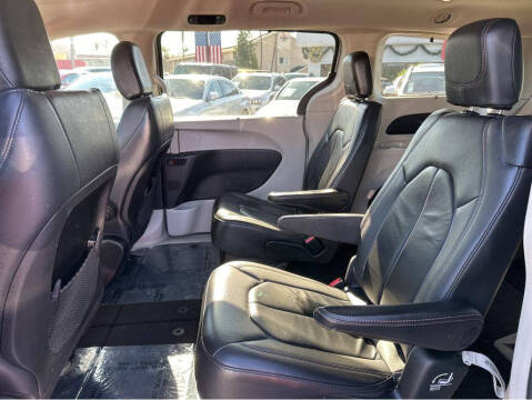 2017 Chrysler Pacifica Touring-L