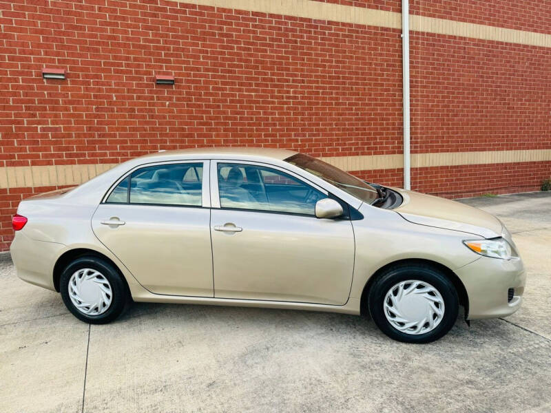 2010 Toyota Corolla LE photo 5