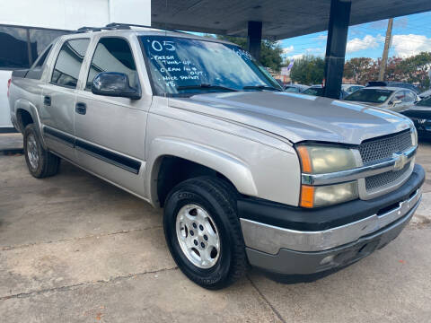 2005 Chevrolet Avalanche for sale at Buy-Fast Autos in Houston TX