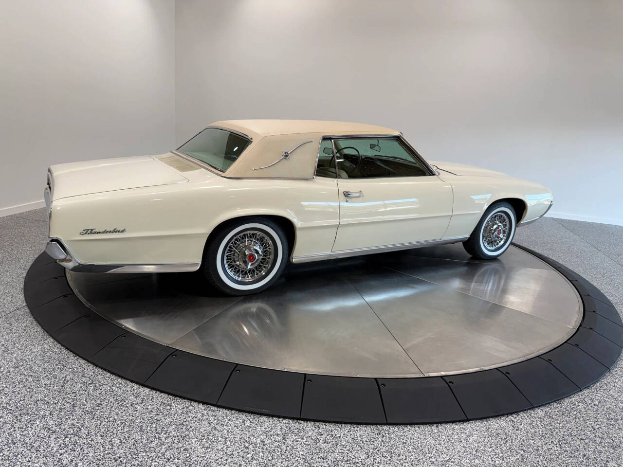 1967 Ford Thunderbird 21