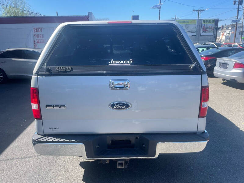 2004 Ford F-150 XLT photo 8