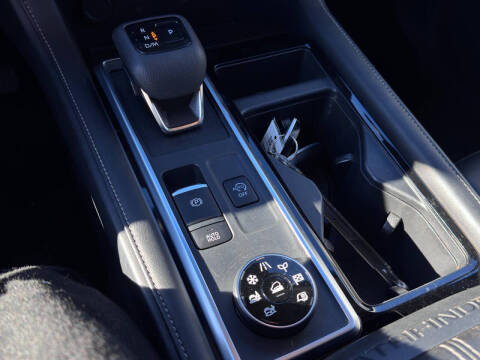 2023 Nissan Pathfinder SL