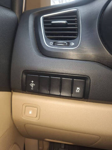 2016 Kia Sedona LX