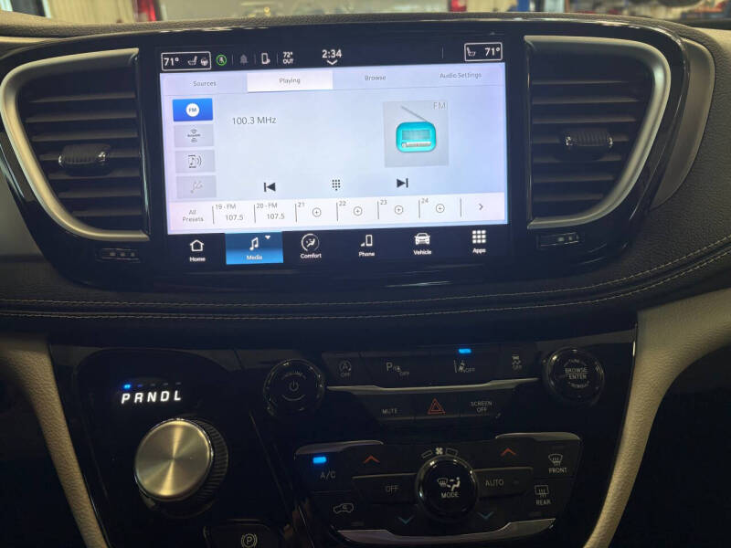 2022 Chrysler Pacifica Touring L