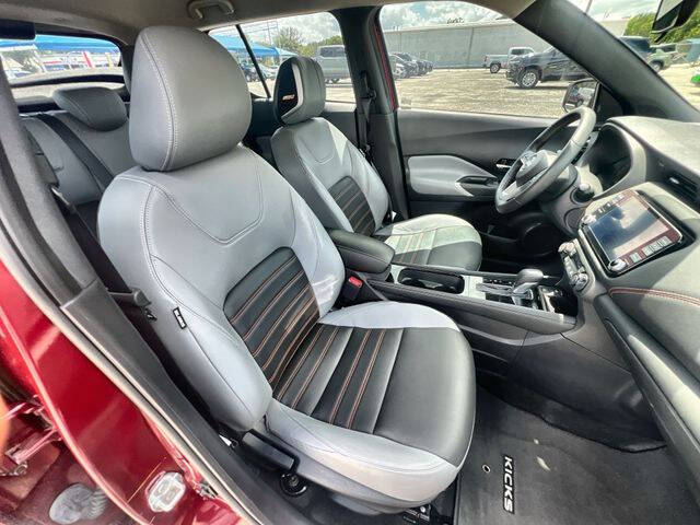 2023 Nissan Kicks SR