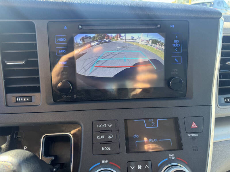 2015 Toyota Sienna LE 8-Passenger