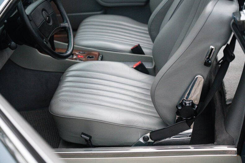 1986 Mercedes-Benz 560-Class 560 SL