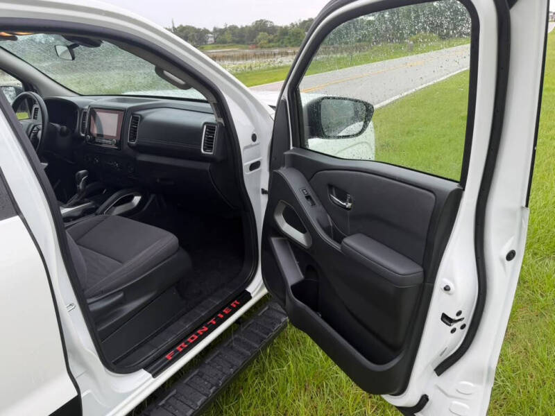 2024 Nissan Frontier SV