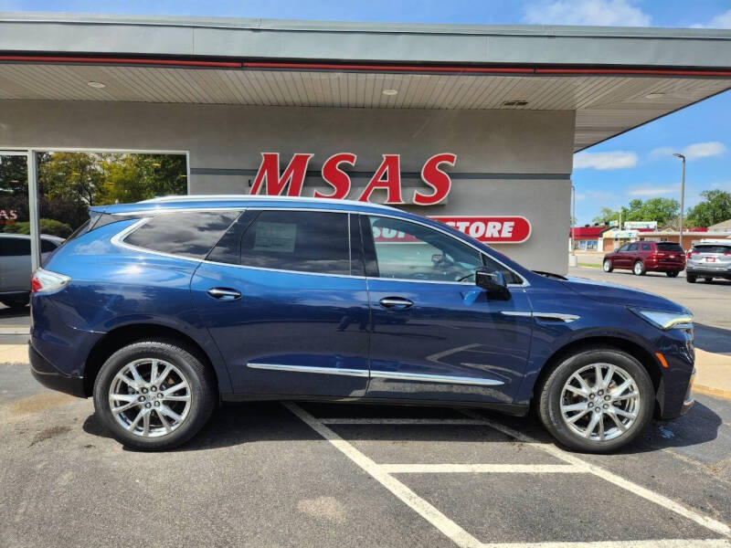 2023 Buick Enclave Essence
