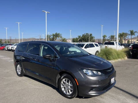 2022 Chrysler Voyager LX
