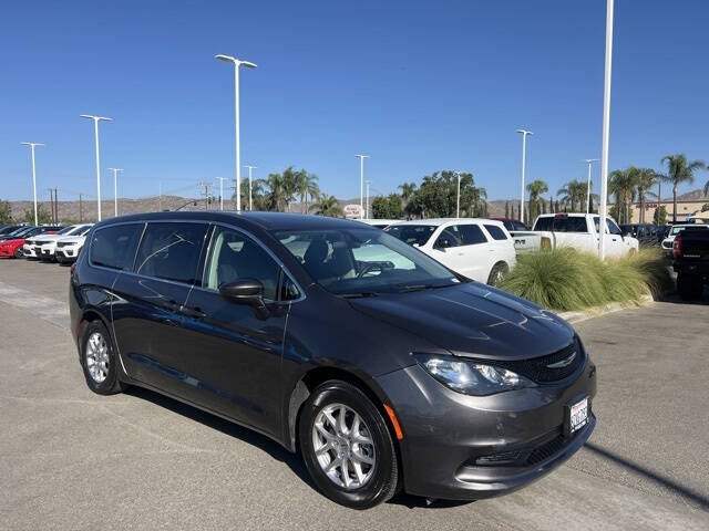 2022 Chrysler Voyager LX