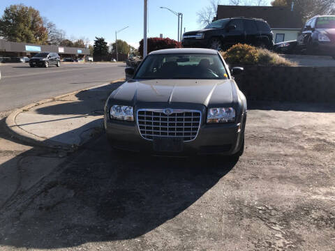 2009 Chrysler 300 for sale at AA Auto Sales in Independence MO
