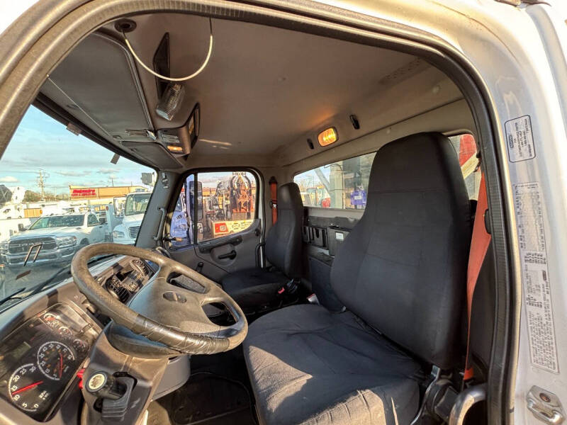 2015 Freightliner M2 106