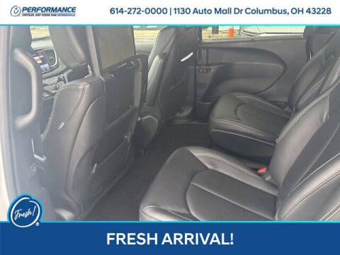 2025 Chrysler Pacifica Plug-In Hybrid Select