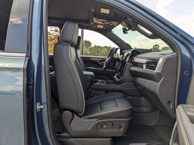 2025 GMC Yukon Elevation