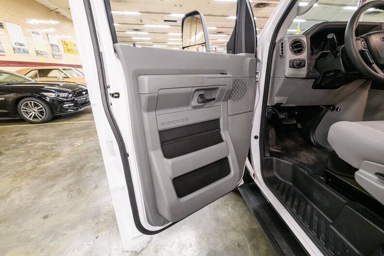 2022 Ford E-Series E-450 SD