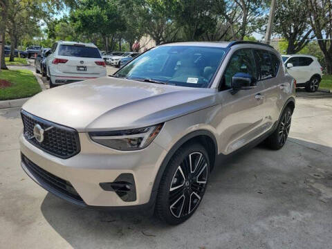 2024 Volvo XC40 B5 Ultimate Dark Theme