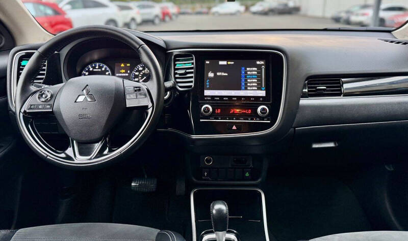 2020 Mitsubishi Outlander SE