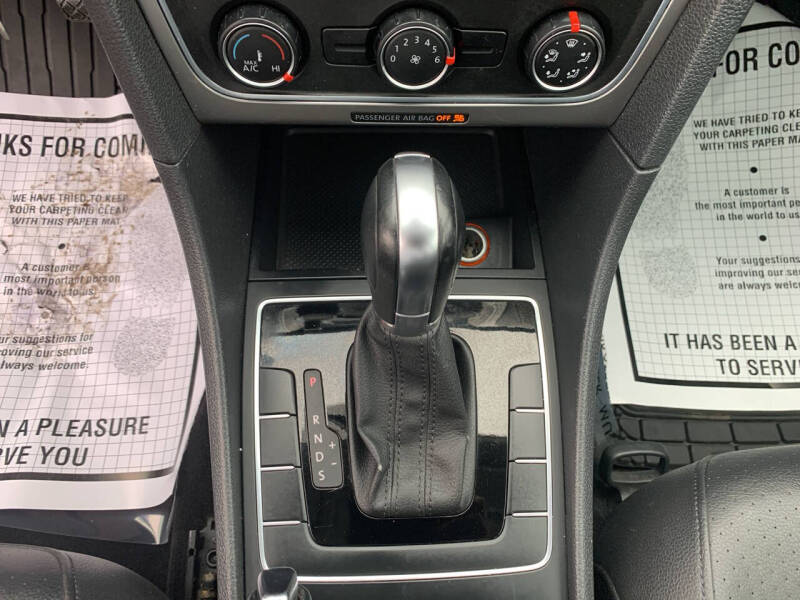 2014 Volkswagen Passat 1.8T Wolfsburg Edition PZEV