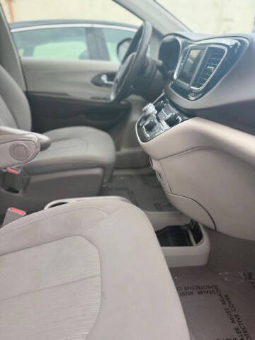 2021 Chrysler Voyager LX