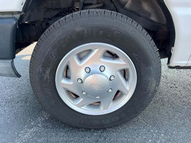 2011 Ford E-Series 22