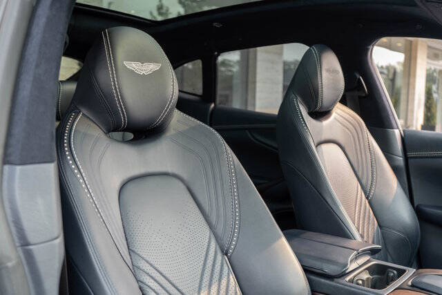 2021 Aston Martin DBX 41