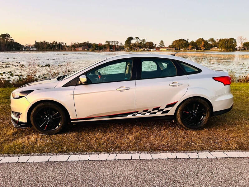 2016 Ford Focus SE photo 11