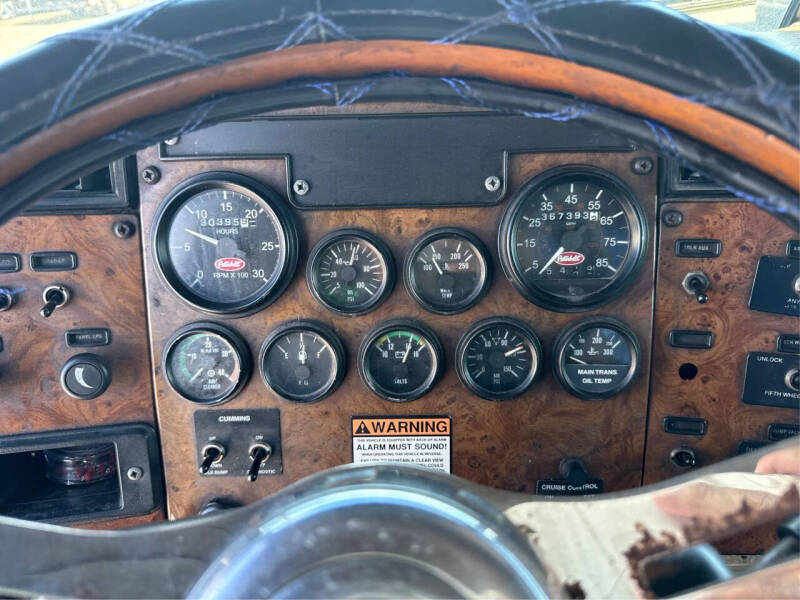 2004 Peterbilt 330