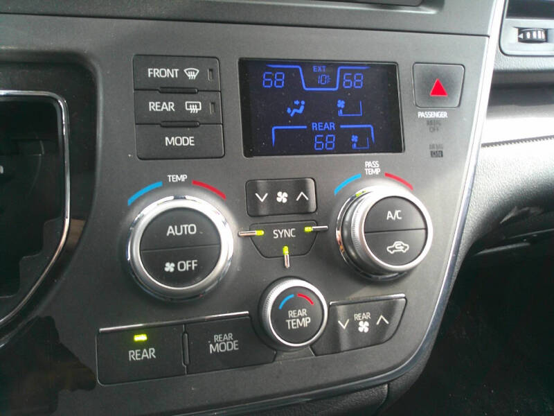 2018 Toyota Sienna SE 8-Passenger